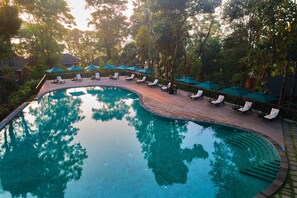 Outdoor pool, an infinity pool