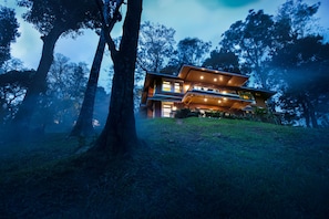 Minibar, in-room safe, iron/ironing board, free WiFi - Coorg Wilderness Resort & Spa (Madikeri)