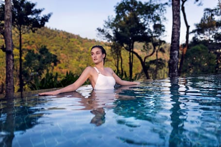 Outdoor pool, an infinity pool