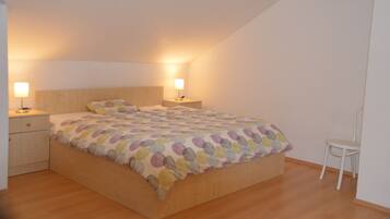 Family Villa, 4 Bedrooms | Langsir/tirai gelap terus, seterika/papan seterika, Wi-fi percuma