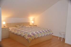 Familie villa, 4 slaapkamers | Verduisterende gordijnen, een strijkplank/strijkijzer, gratis wifi