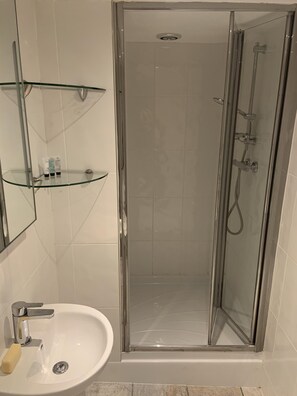 Classic Double Room, Ensuite | Bathroom - The Halfway House Pub and Kitchen (Torpoint)