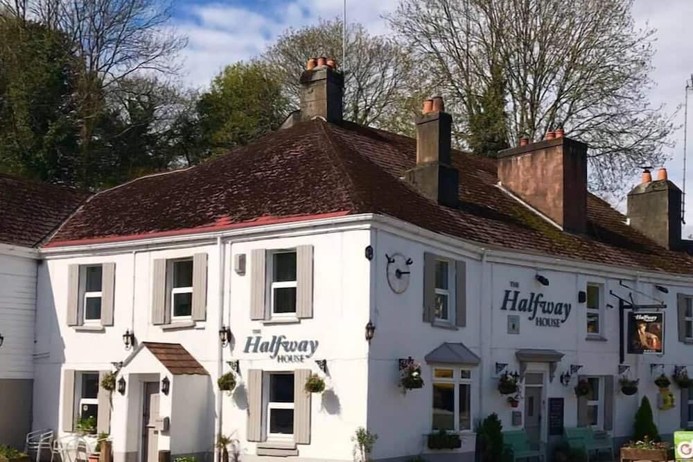 The Halfway House Pub and Kitchen - Crafthole