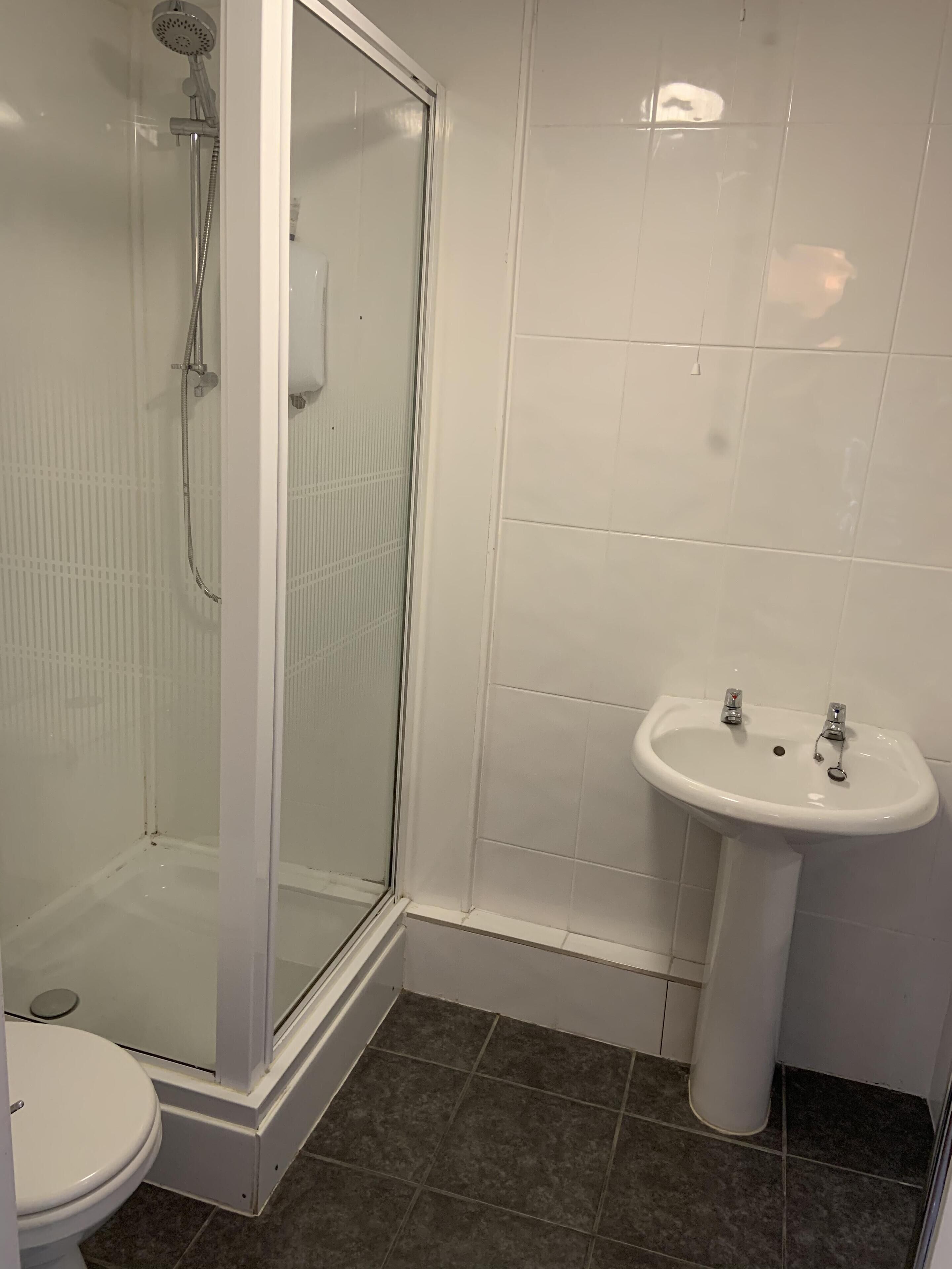 Standard Double Room, Ensuite | Bathroom