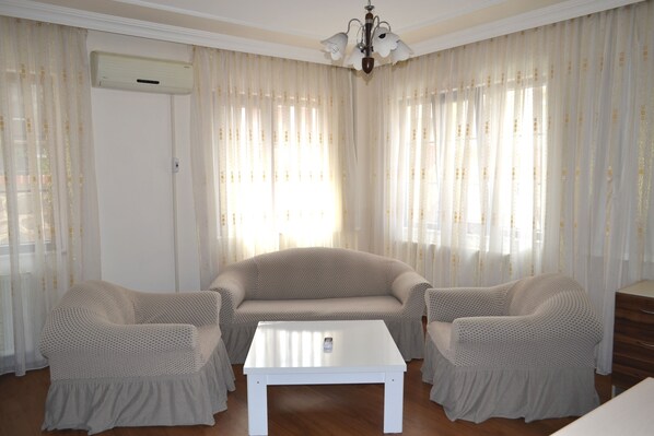 Family Apartment, 3 Bedrooms, Non Smoking, Refrigerator | Living area