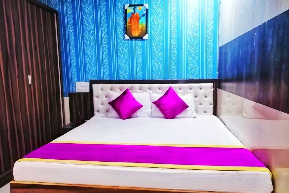 Deluxe Room, 1 Bedroom, Non Smoking | In-room safe, desk, free WiFi