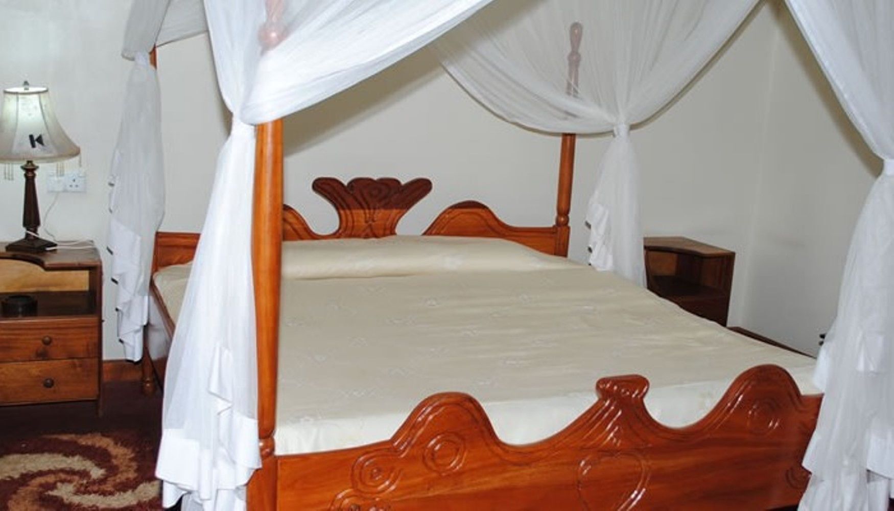 Desk, blackout drapes, free WiFi, bed sheets