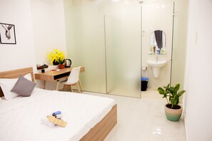 Premium bedding, memory-foam beds, minibar, desk - Hello Saigon Homestay (Ho Chi Minh City)