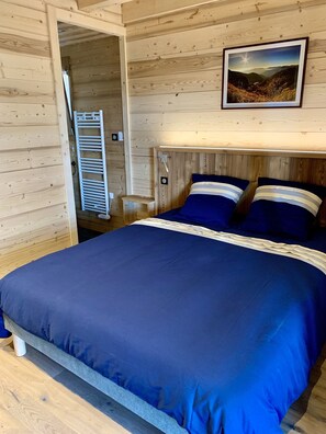 3 chambres, fer et planche à repasser, Wi-Fi gratuit, draps fournis