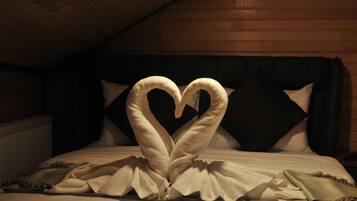 2 bedrooms, Egyptian cotton sheets, premium bedding, Tempur-Pedic beds