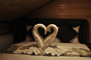 2 makuuhuonetta, egyptinpuuvillaiset lakanat, ylelliset vuodevaatteet