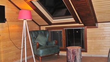 Deluxe Duplex | 2 bedrooms, Egyptian cotton sheets, premium bedding, Tempur-Pedic beds