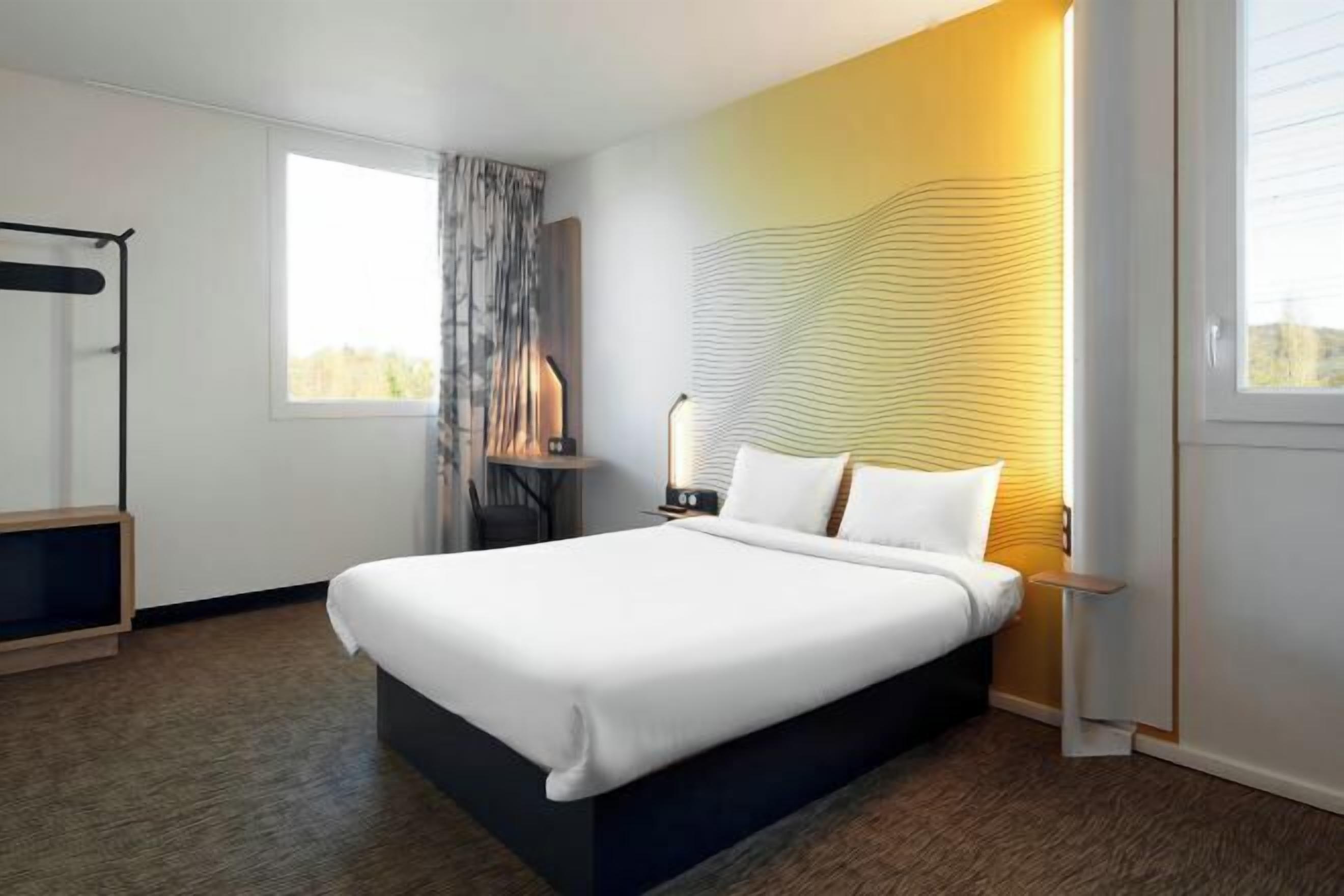 Bureau, chambres insonorisées, fer et planche à repasser, Wi-Fi gratuit