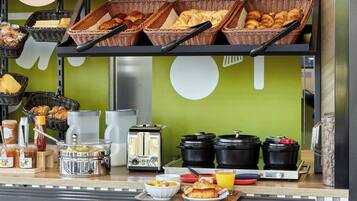 Petit déjeuner buffet servi tous les jours en supplément