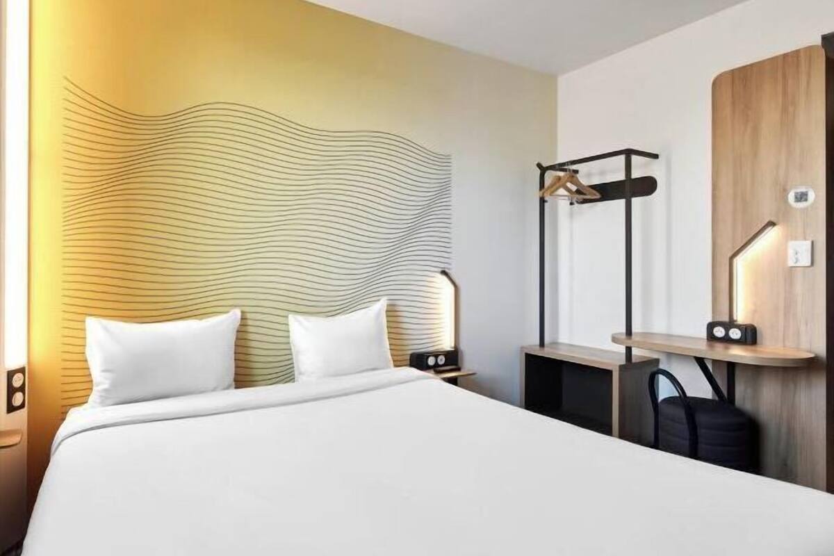 Bureau, chambres insonorisées, fer et planche à repasser, Wi-Fi gratuit