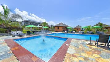 Familie villa, uitzicht op zee, aan het strand (Air Conditioned) | 2 slaapkamers, luxe beddengoed, Tempur Pedic-bedden