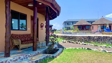 Villa familiar, vista al mar, junto a la playa (Air Conditioned) | Terraza o patio