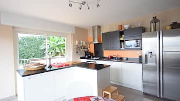 Réfrigérateur, four, plaque de cuisson, lave-vaisselle