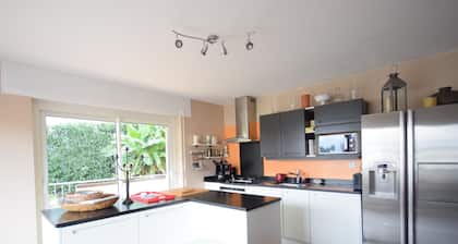 Appartement spacieux Ă Ăvian avec terrasse jardin et parking