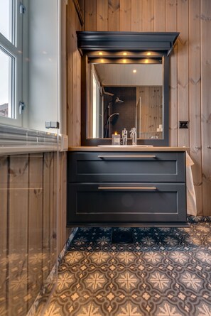 Cabaña, 3 habitaciones | Baño | Regadera, toallas, jabón 