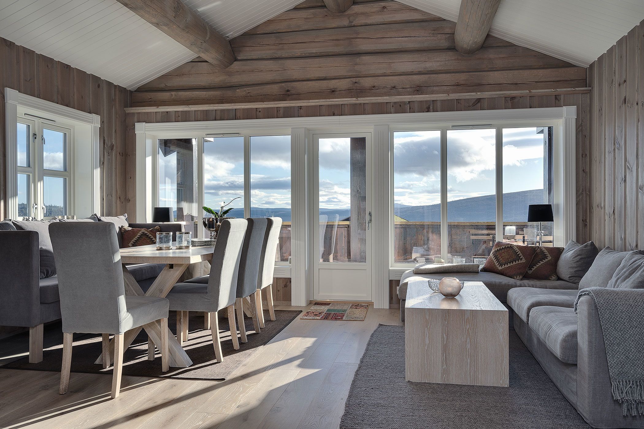 Cabin, 3 Bedrooms | Living area | Smart TV, fireplace