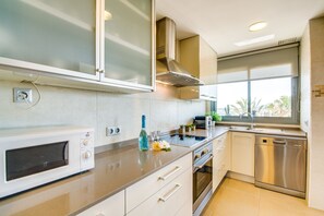 Frigorifero, microonde, forno, lavastoviglie