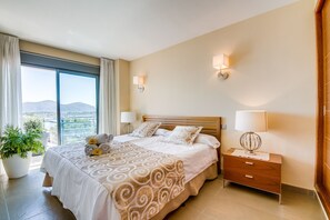 3 chambres, fer et planche à repasser, Wi-Fi gratuit, draps fournis