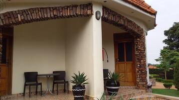 Signature cottage | Terras