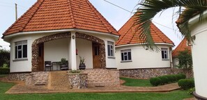 Signature Cottage | Terrace/patio - Kolping Hotel Masindi (Masindi)