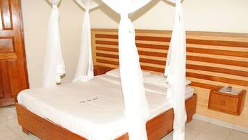 Signature Cottage | Free WiFi, bed sheets