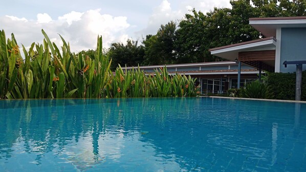 Outdoor pool - Milin Villa Resort Kanchanaburi (Kanchanaburi)