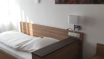 Single Room | Hypo-allergenic bedding, minibar, desk, free WiFi