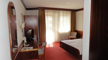 Ropa de cama hipoalergénica, minibar, escritorio y wifi gratis 