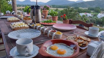 Free daily local cuisine breakfast