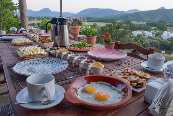 Free daily local cuisine breakfast