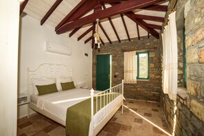 KLASIK ODA | 1 bedroom, individually decorated, individually furnished, rollaway beds - Petrada Imbros (Gökçeada)