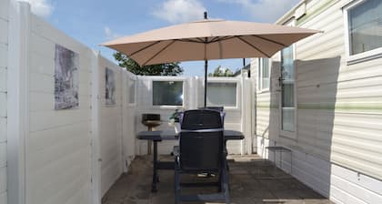 Chalet Ameland Erholung mit Sonne den ganzen Tag auf der Terrasse