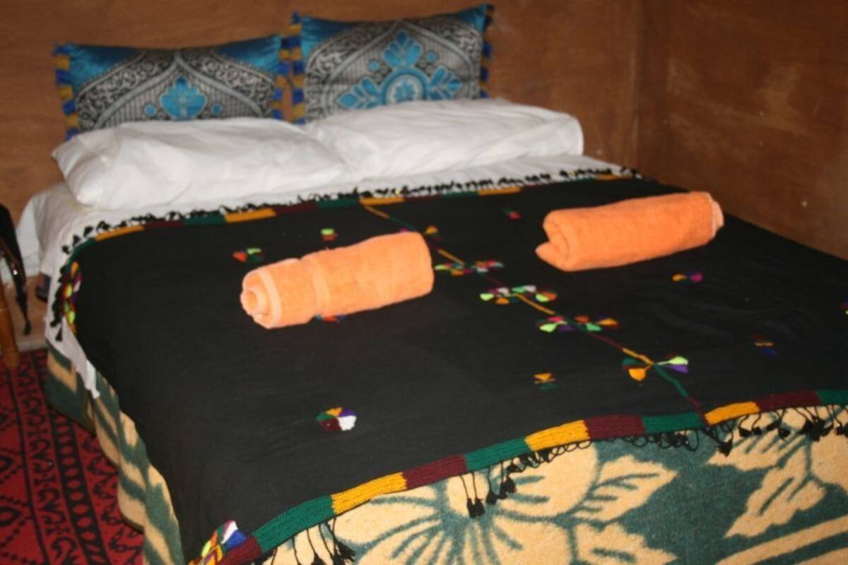 Habitación doble, 1 cama matrimonial | Wifi gratis y ropa de cama 