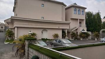 Aparcamiento sin asistencia gratuito