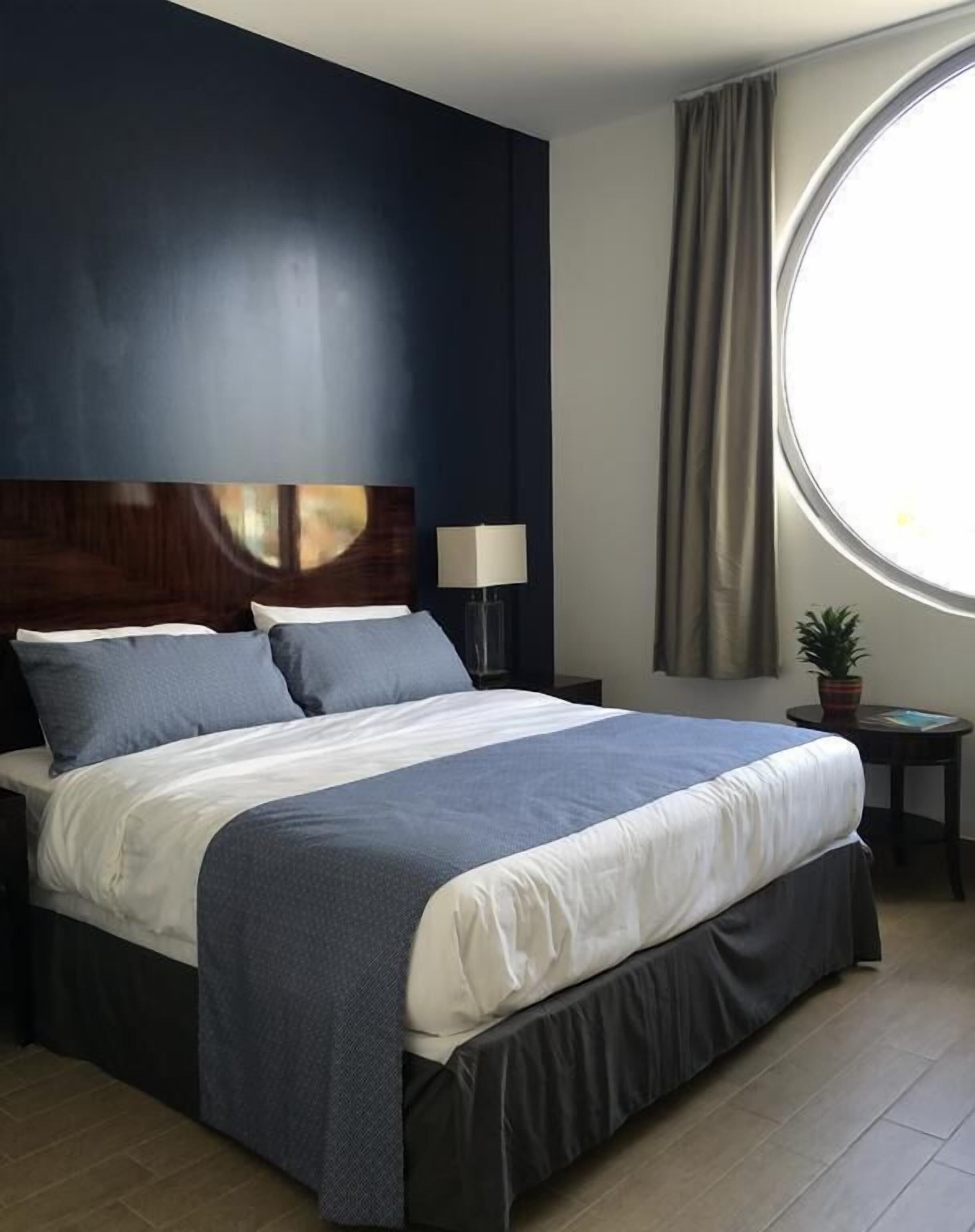 In-room safe, desk, laptop workspace, free WiFi