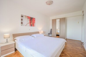 3 bedrooms, iron/ironing board, travel cot, free WiFi - Apartments Tara Apt 1 (Medulin)