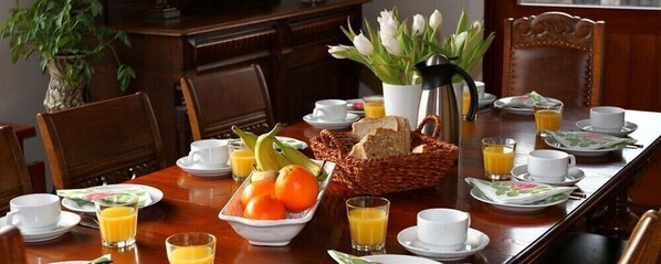 Breakfast buffet - Eric the Red Guesthouse (Reykjavik)