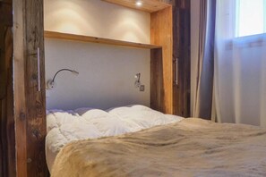 2 bedrooms, WiFi, bed sheets - 50m from ski slopes, 3rd floor, balcony, 50m², Méribel-Mottaret (Méribel - Les Allues)