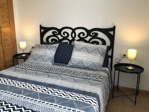 2 dormitorios, tabla de planchar con plancha, wifi y ropa de cama