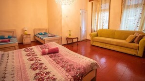 Quadruple Room | Soundproofing, WiFi (free) - Guest House Minimal (Kutaisi)