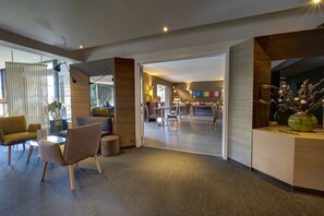 Petit déjeuner buffet (20 EUR par personne)