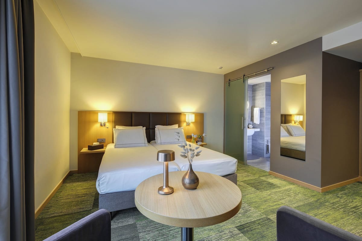 2 bedrooms, in-room safe, individually decorated, individually furnished