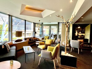 Coin salon dans le hall