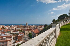 Property grounds - Apartment in the center of the town and beach Costa Brava and Barcelona (Malgrat de Mar)