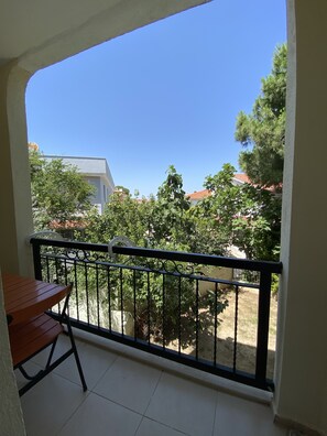 Cift Kisilik veya Iki Ayri Yatakli Oda | Balcony view - Maviev Otel (Cesme)